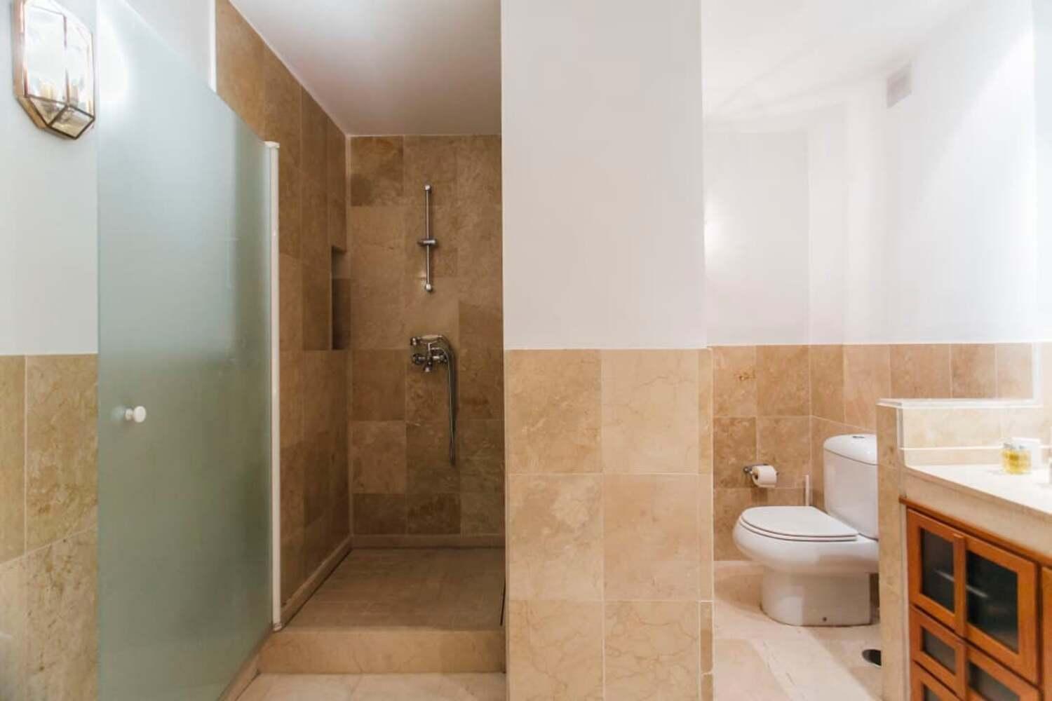 Wide And Bright- 3bd 2bth- Arenal Apartment *