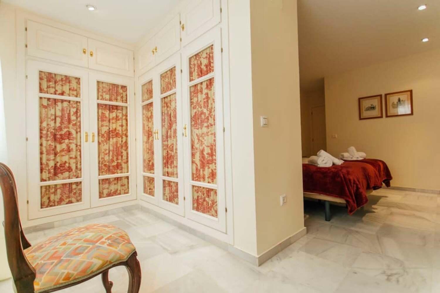 Wide And Bright- 3bd 2bth- Arenal Seville