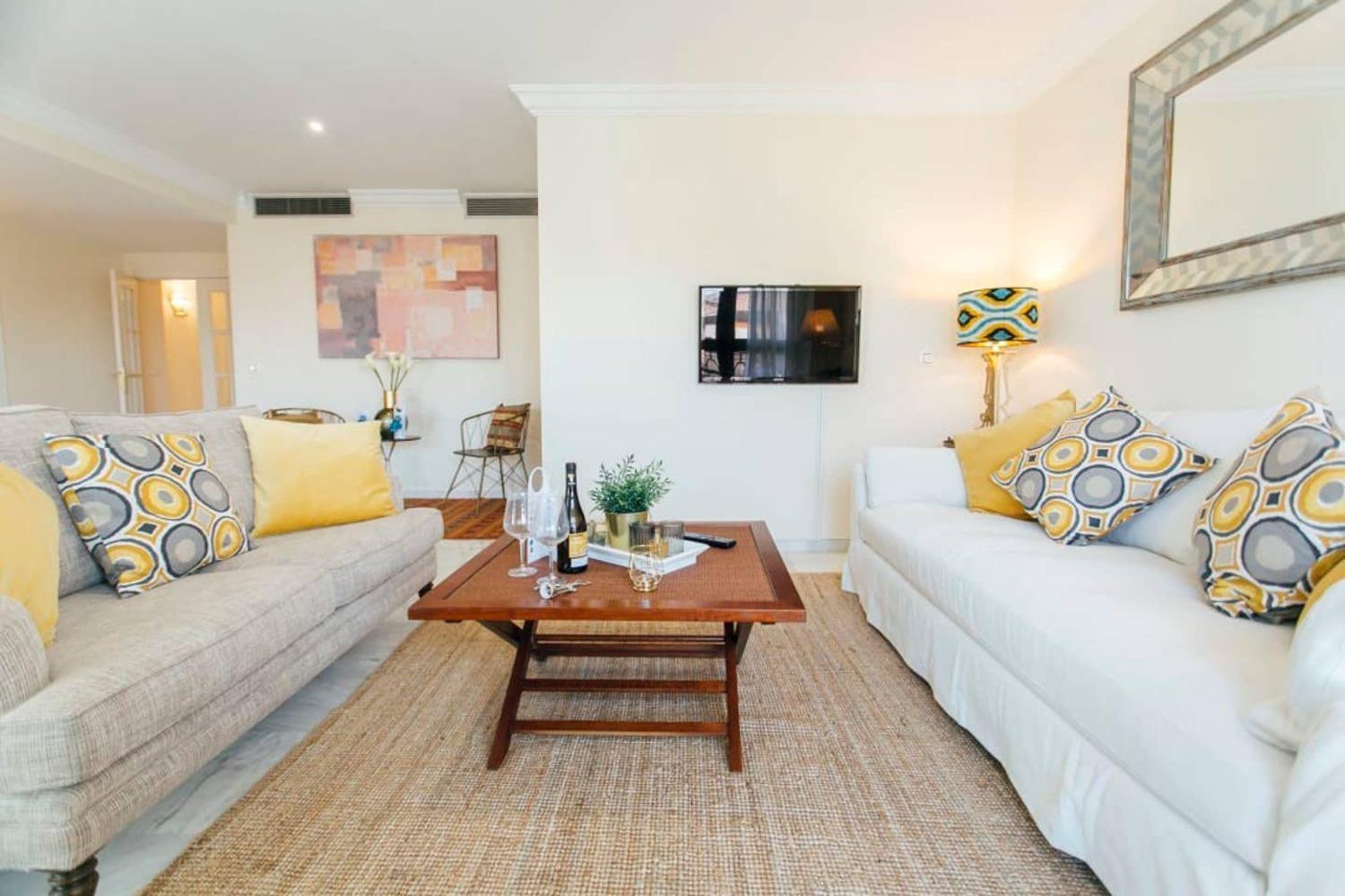 Wide And Bright- 3bd 2bth- Arenal Apartment