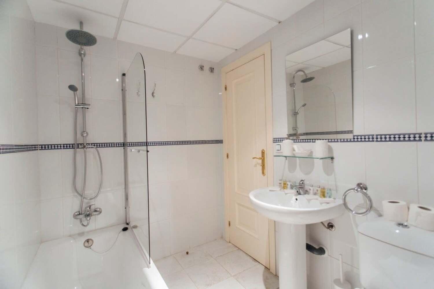 Wide And Bright- 3bd 2bth- Arenal