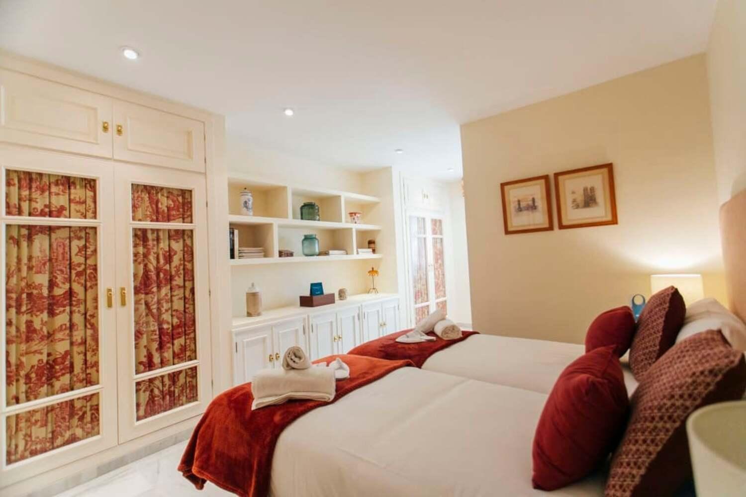 Wide And Bright- 3bd 2bth- Arenal Apartment *