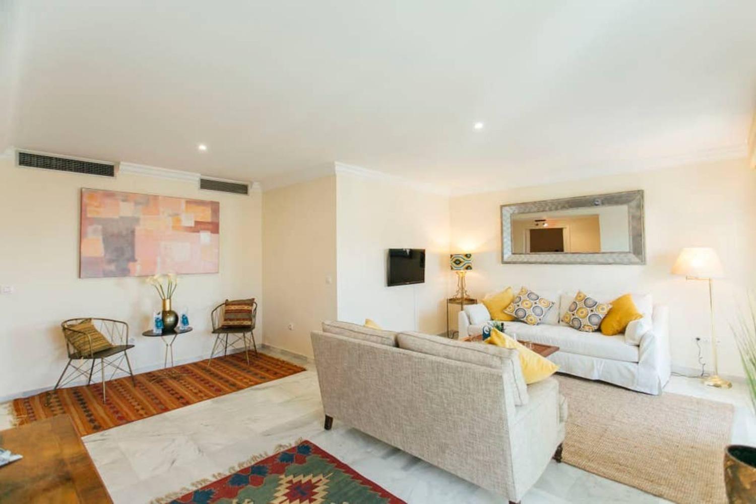 Apartment Wide And Bright- 3bd 2bth- Arenal