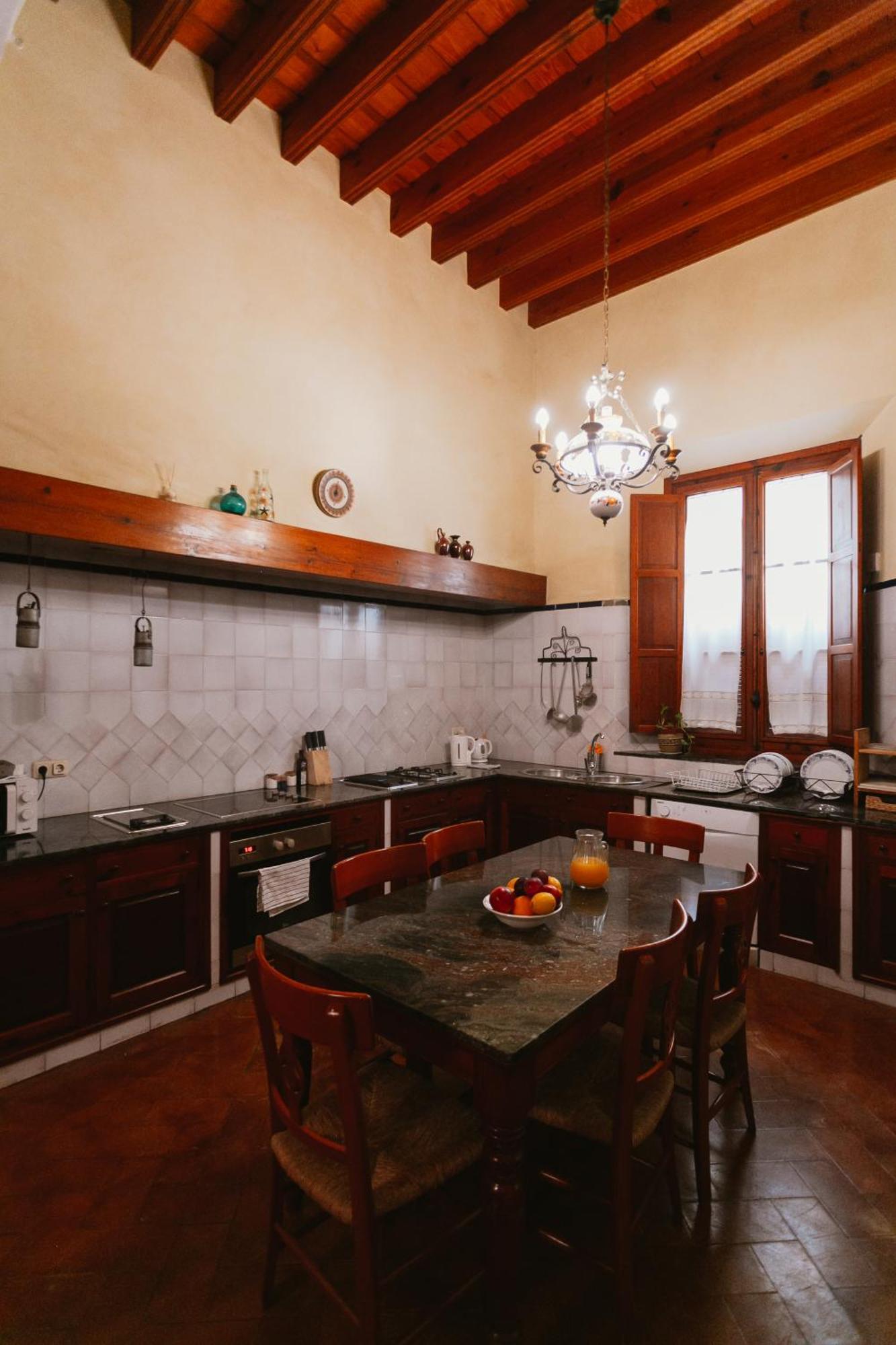 Komodo Casa Maravillas * Seville