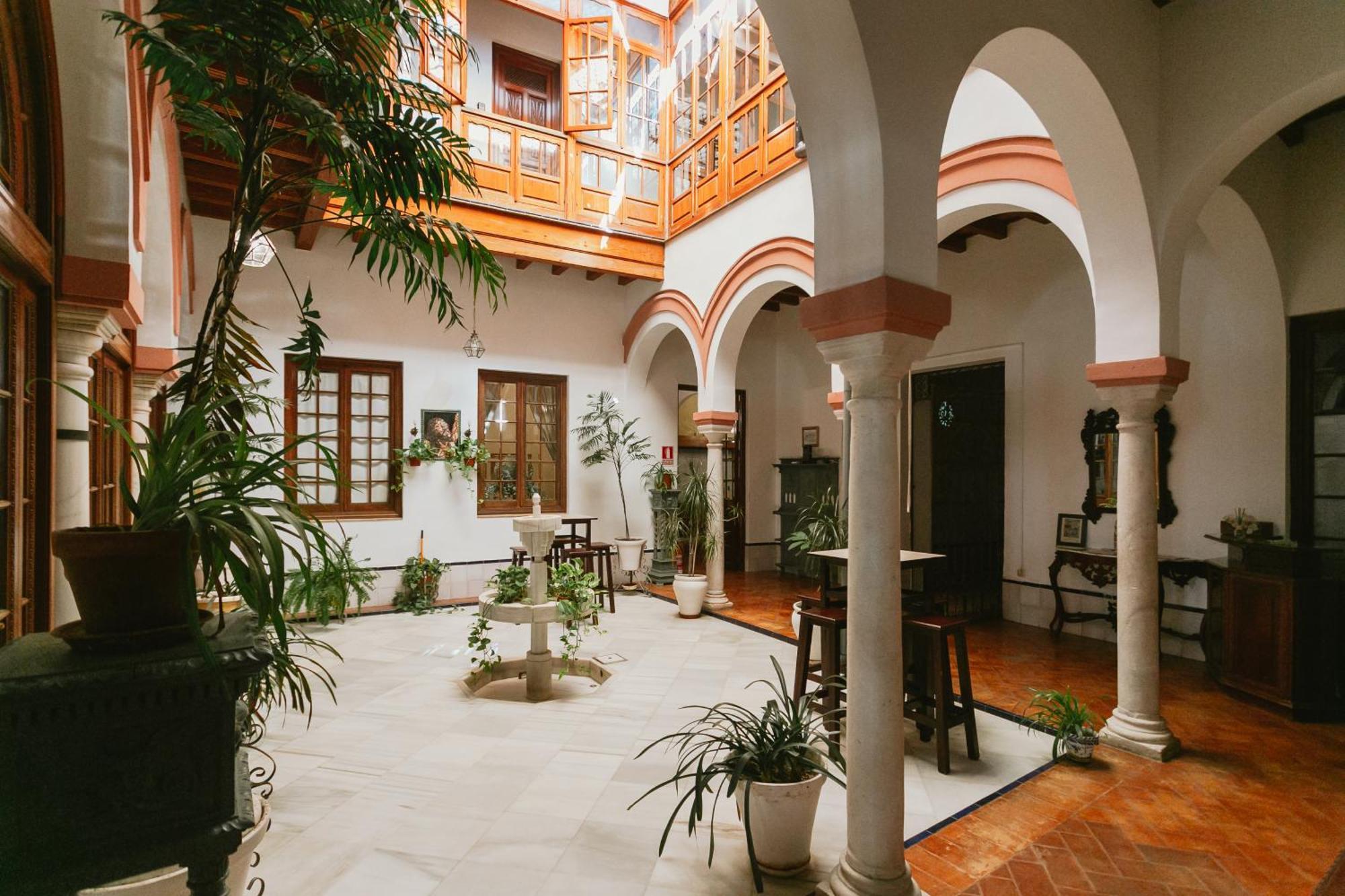Komodo Casa Maravillas Seville