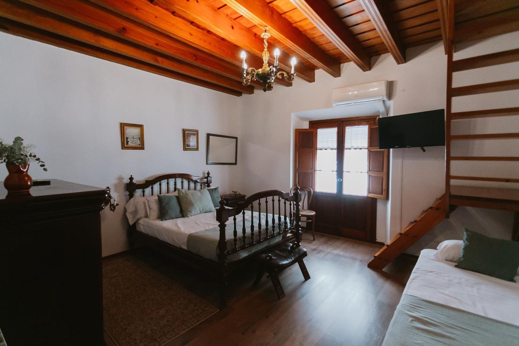 Komodo Casa Maravillas * Seville