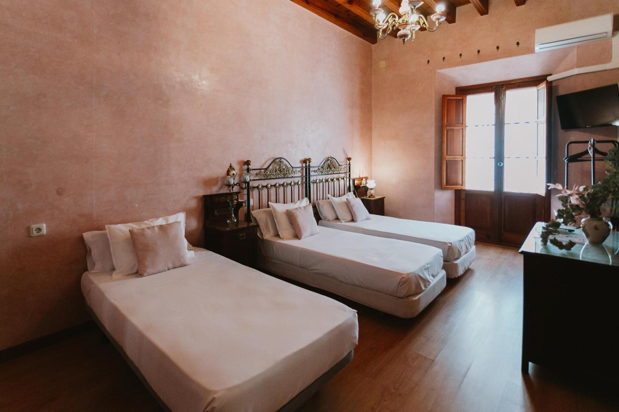 Komodo Casa Maravillas Seville