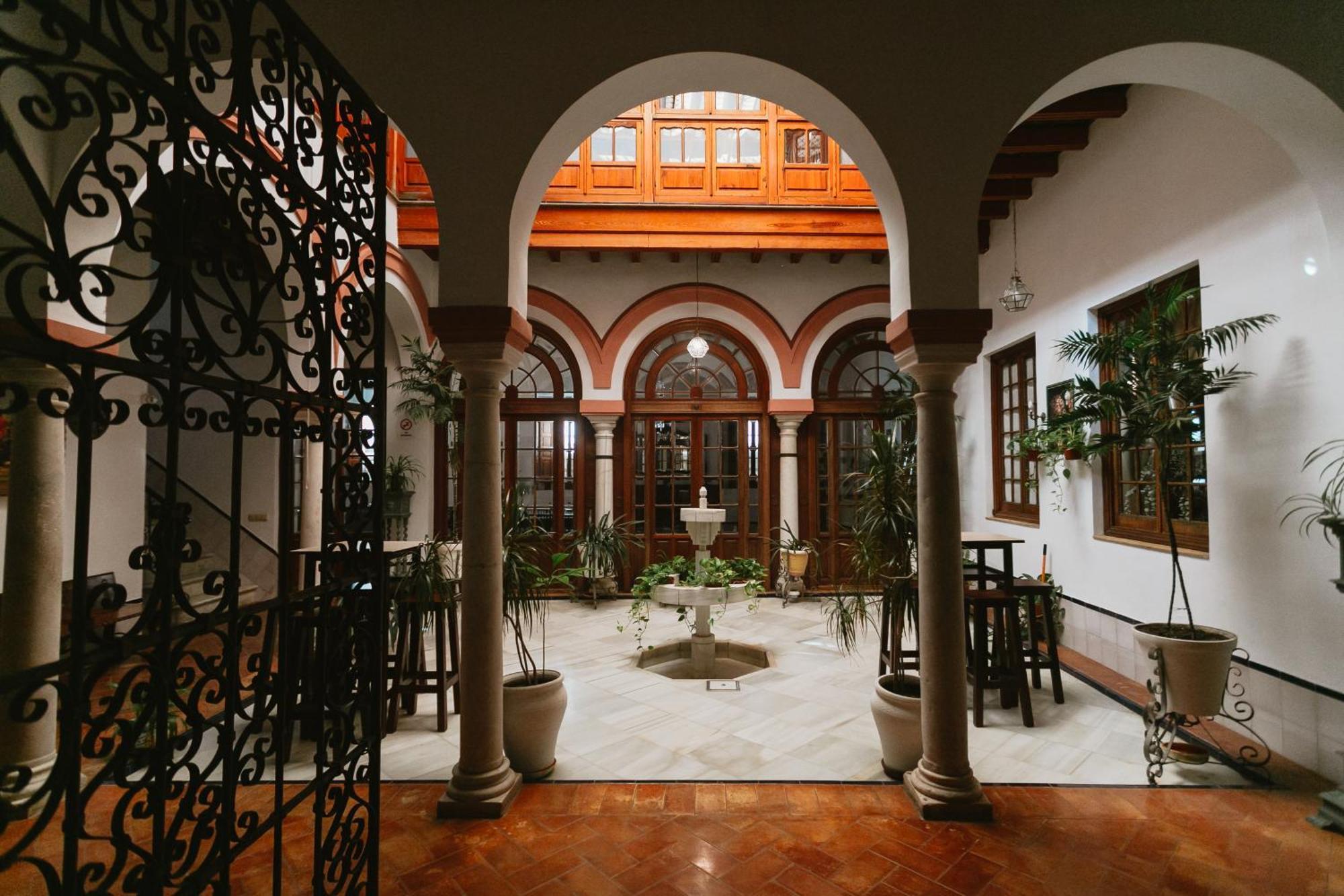 Komodo Casa Maravillas Seville