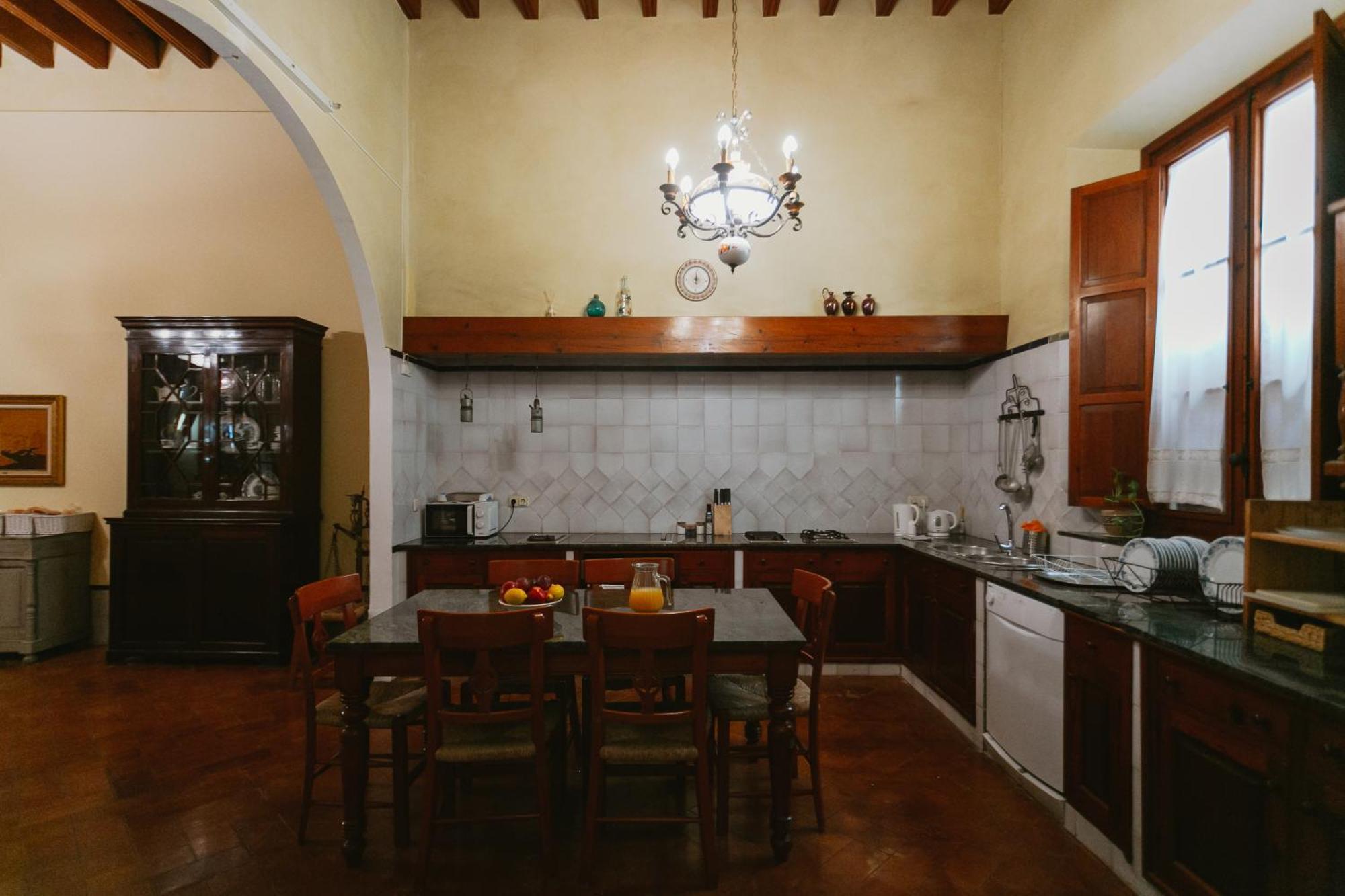 Komodo Casa Maravillas Seville