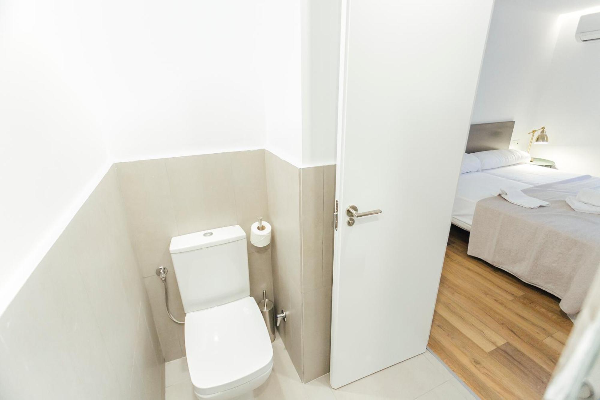 Apartment Decorated And Renovated- 2bd 2bth- Center