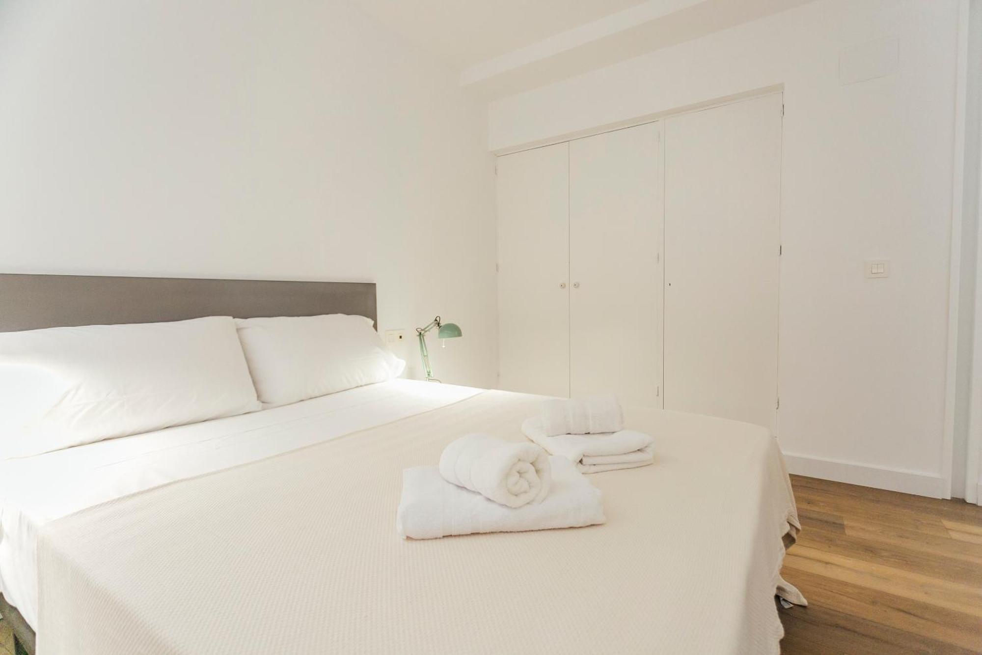 Apartment Decorated And Renovated- 2bd 2bth- Center *
