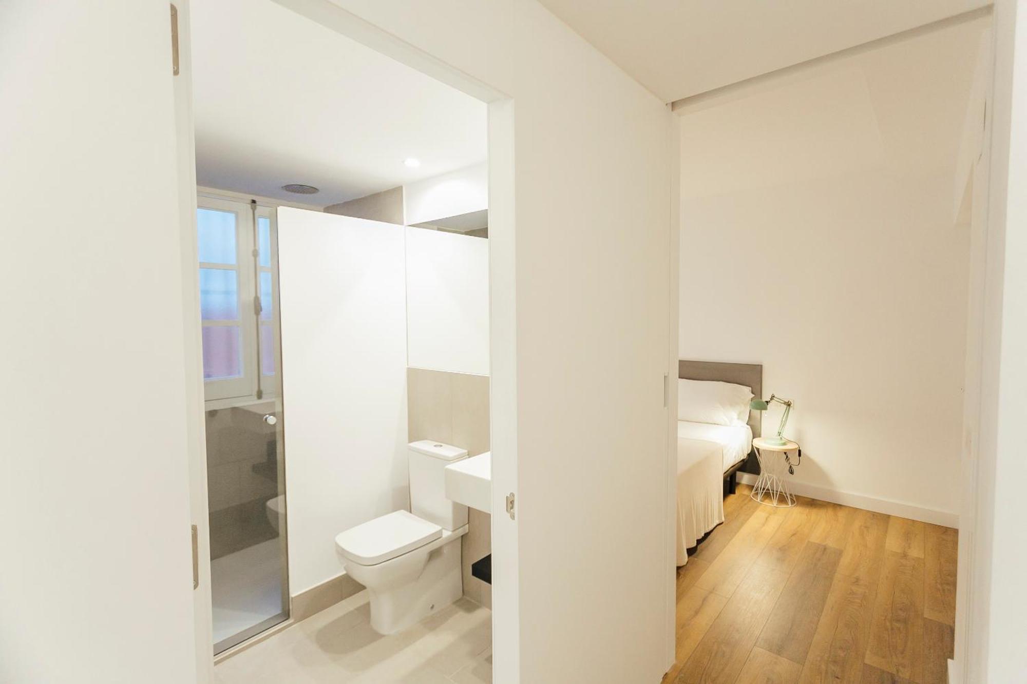 Apartment Decorated And Renovated- 2bd 2bth- Center Seville