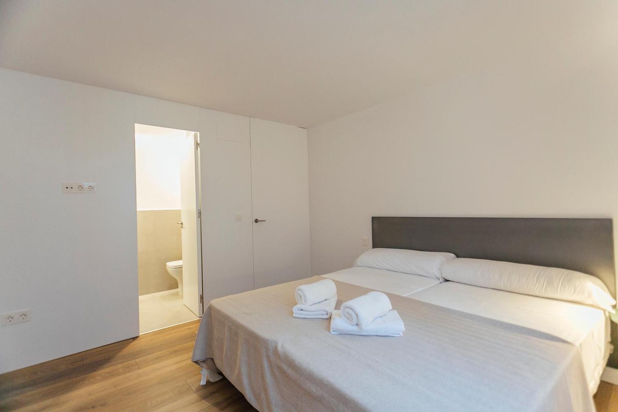 Decorated And Renovated- 2bd 2bth- Center Seville