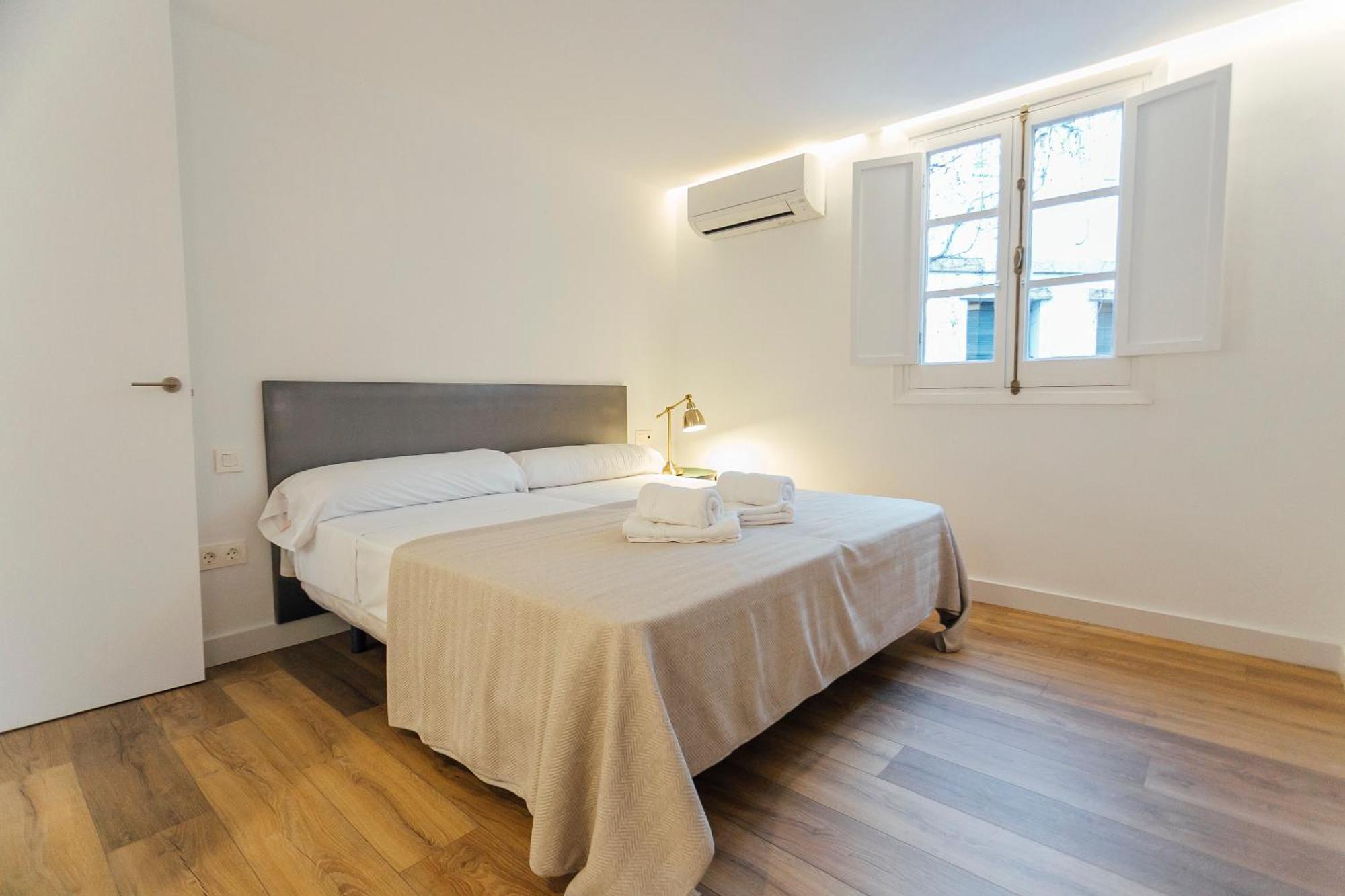 Decorated And Renovated- 2bd 2bth- Center Apartment