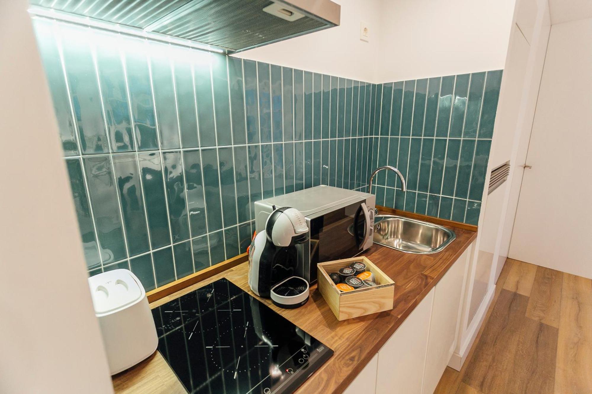 Decorated And Renovated- 2bd 2bth- Center Seville