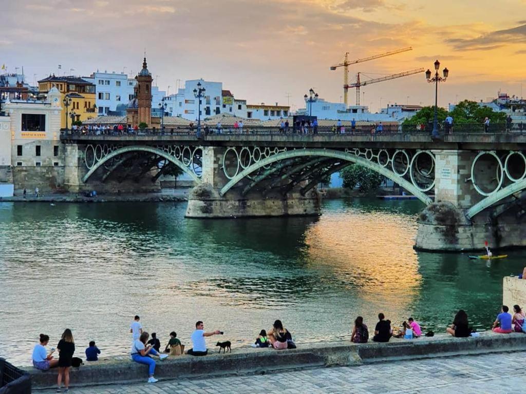 Budget And Cute With Balcony Center * Seville