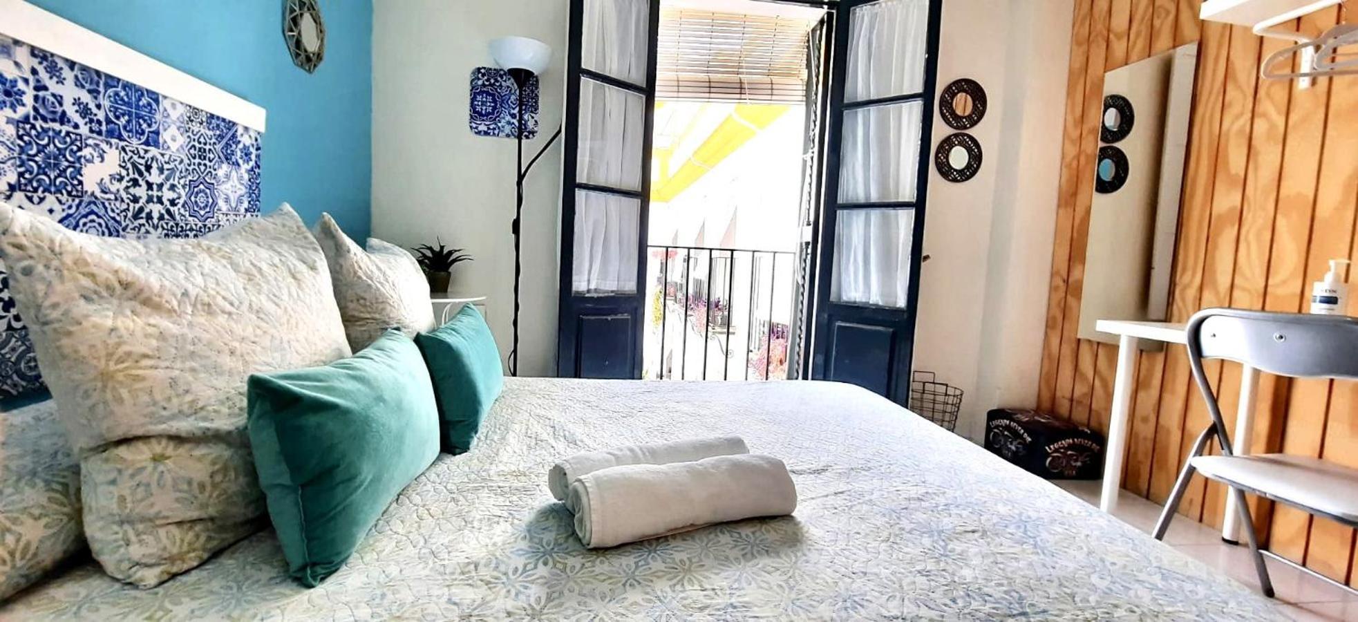 Budget And Cute With Balcony Center Apartment