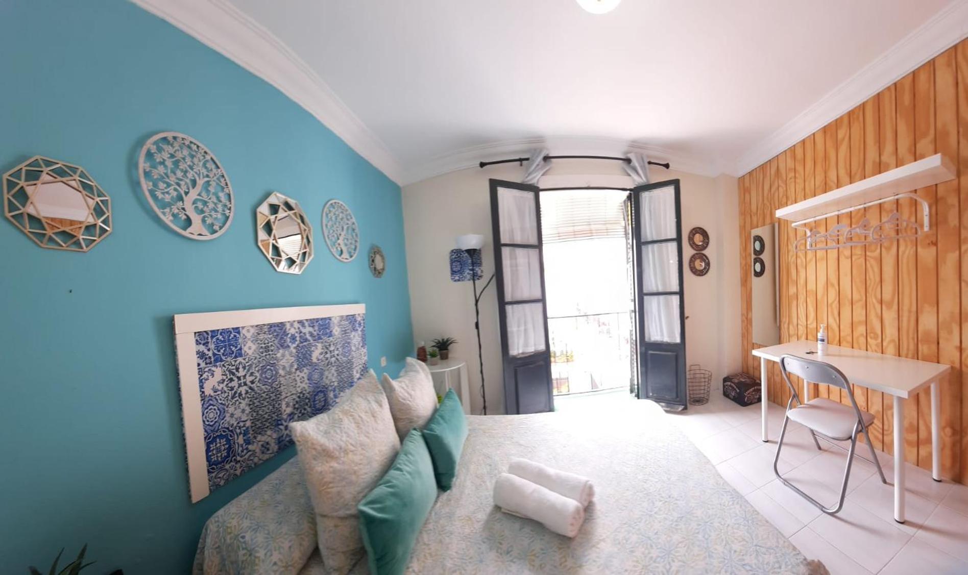 Apartment Budget And Cute With Balcony Center