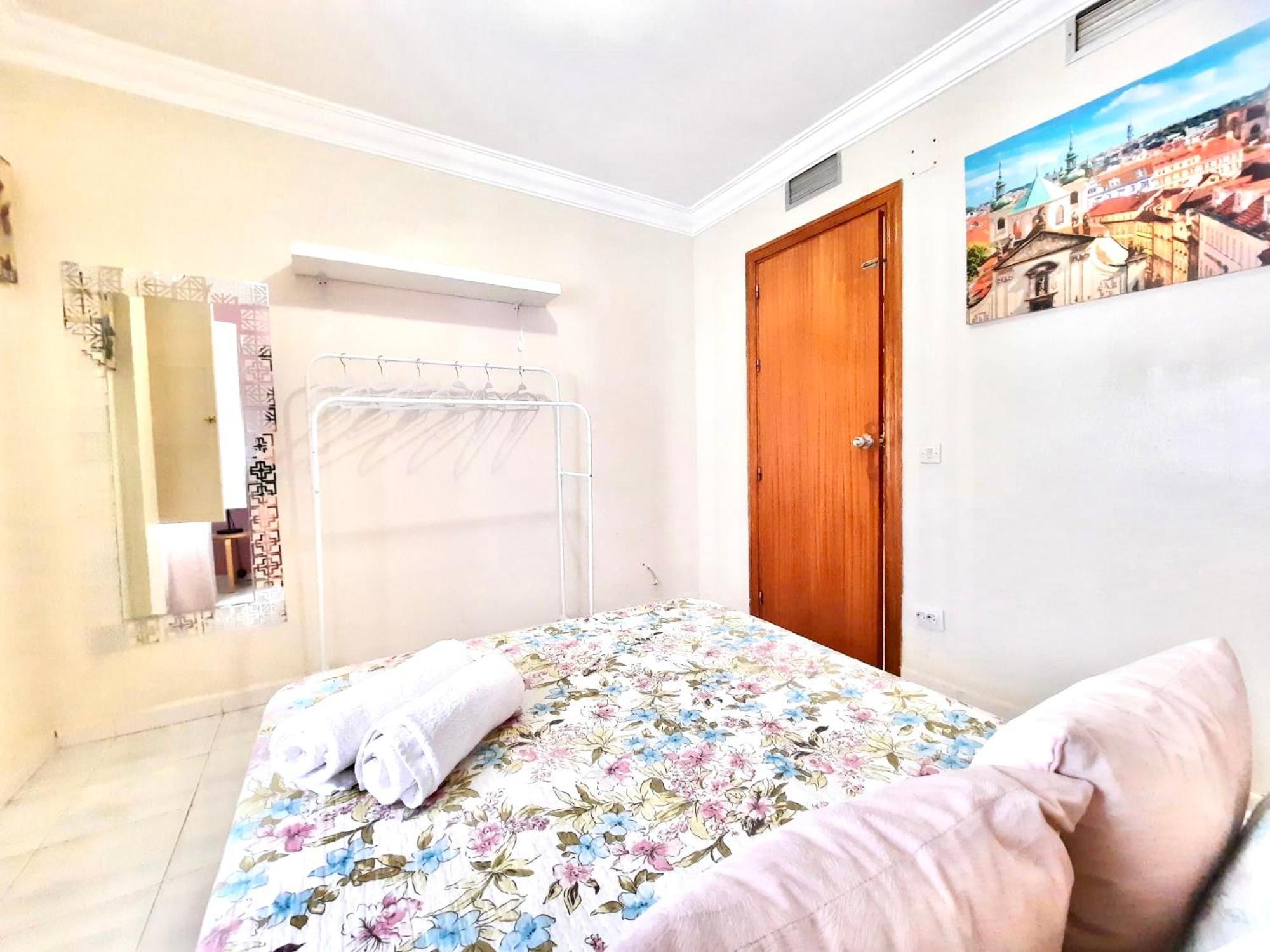 Budget And Cute With Balcony Center * Seville