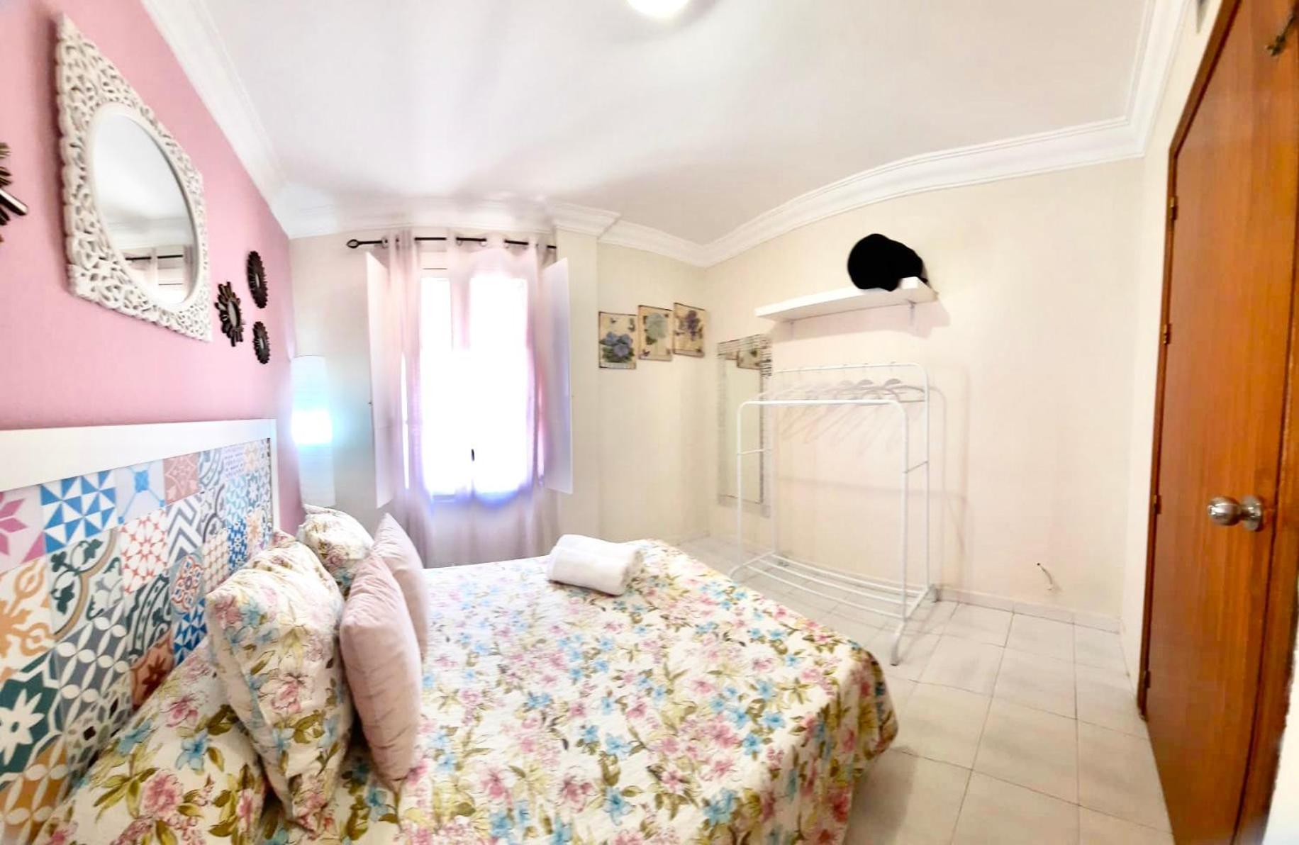 Apartment Budget And Cute With Balcony Center