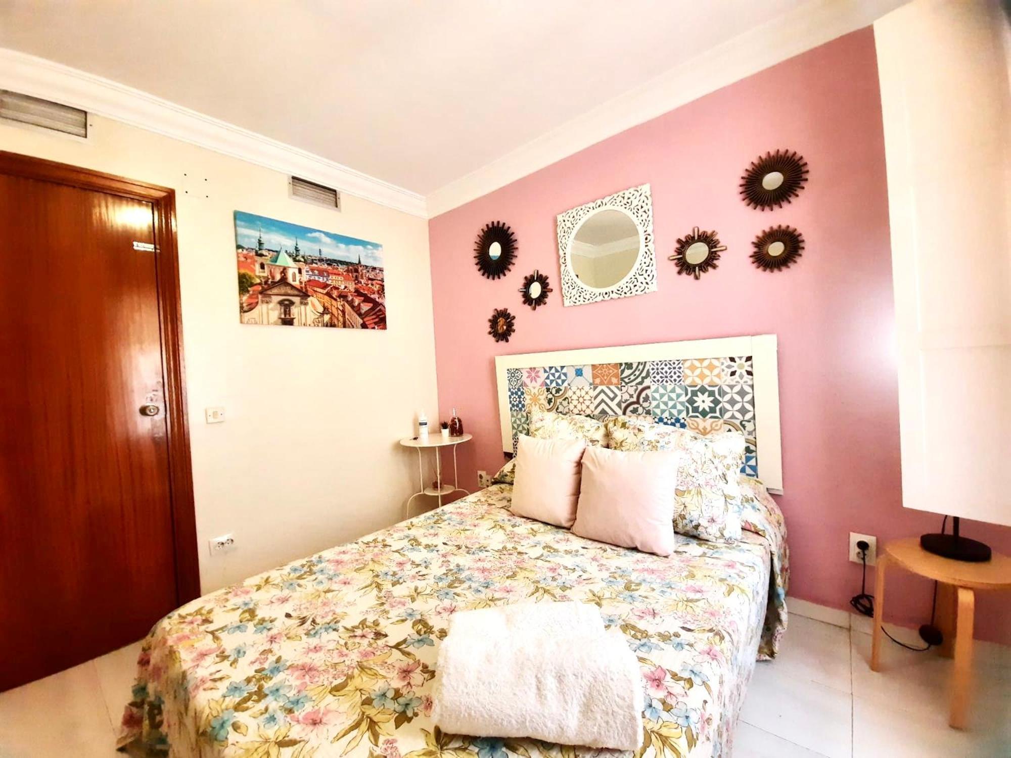 Budget And Cute With Balcony Center * Seville