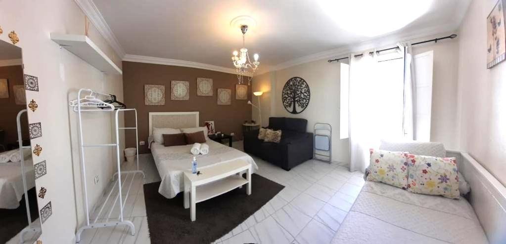 Budget And Cute With Balcony Center * Seville