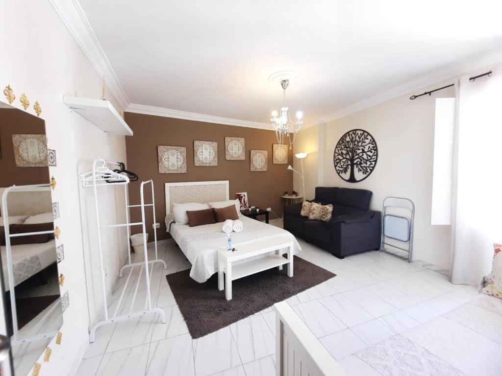 Budget And Cute With Balcony Center * Seville