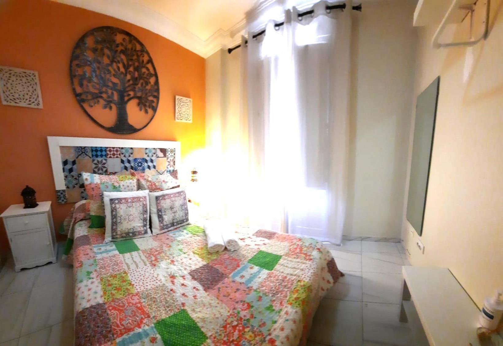 Budget And Cute With Balcony Center Apartment *