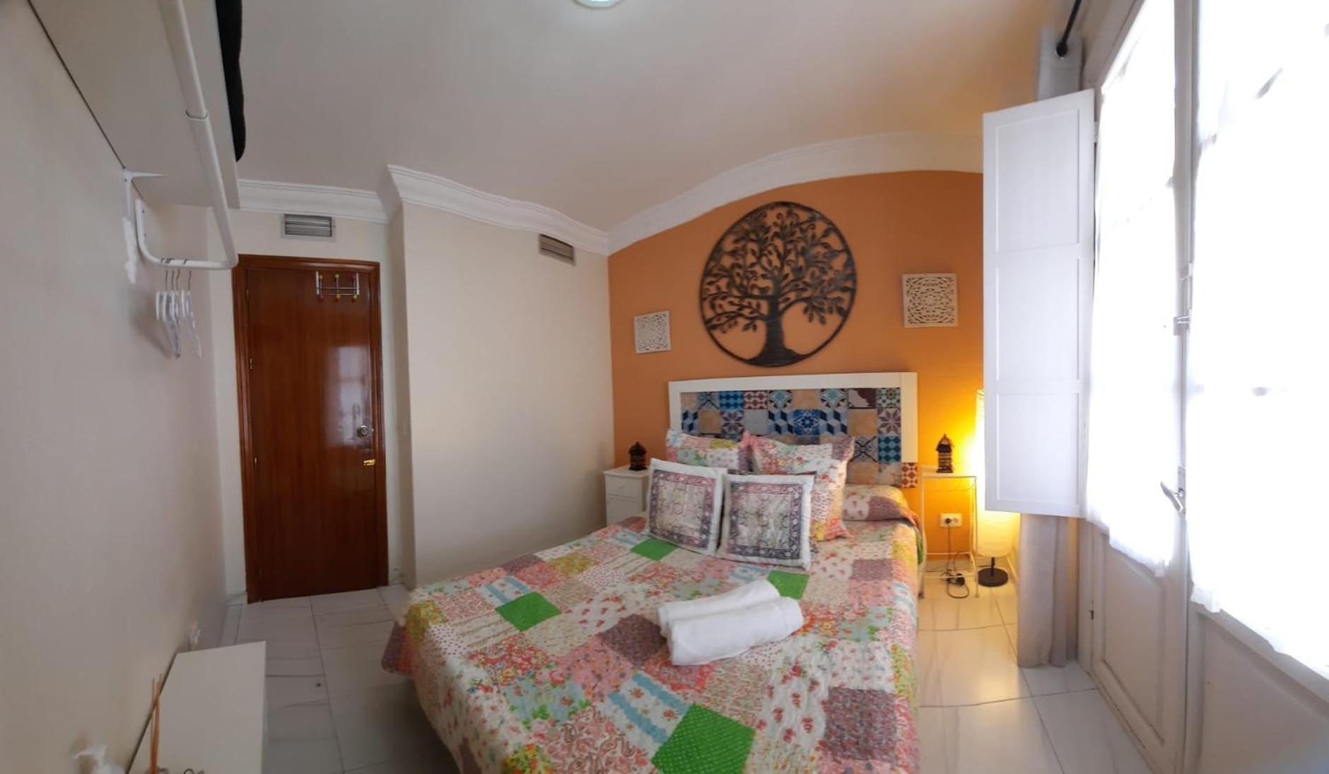 Budget And Cute With Balcony Center * Seville