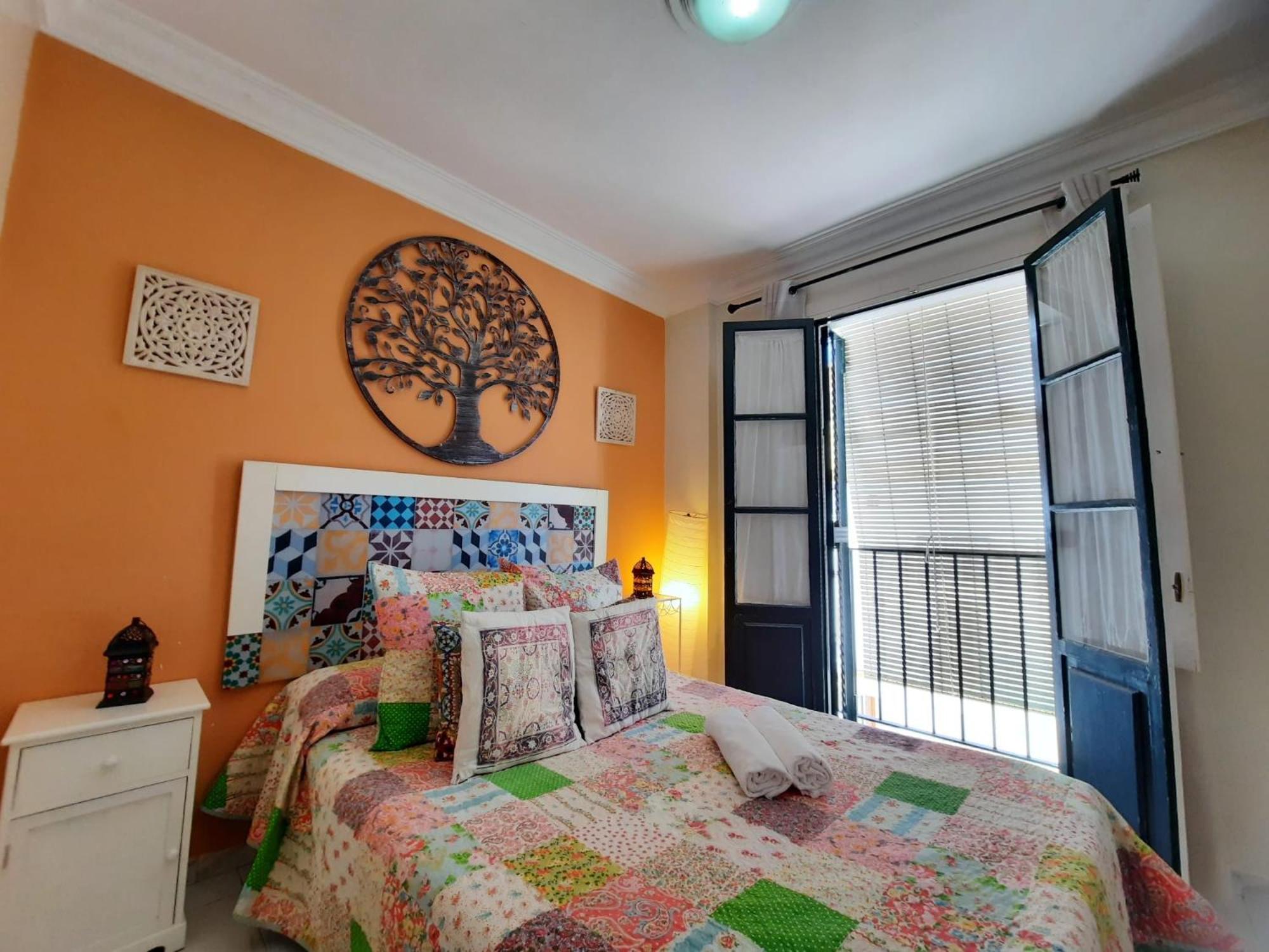 Budget And Cute With Balcony Center Apartment *