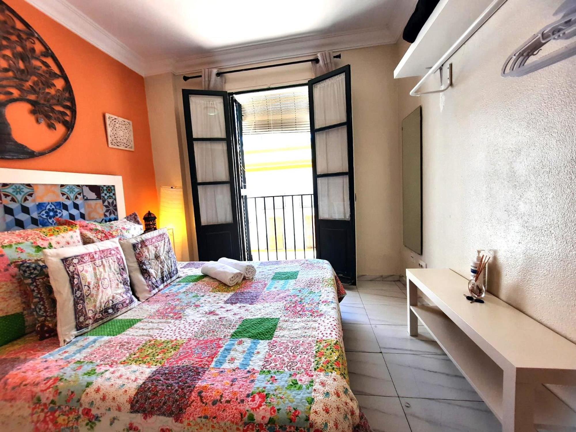 Budget And Cute With Balcony Center * Seville