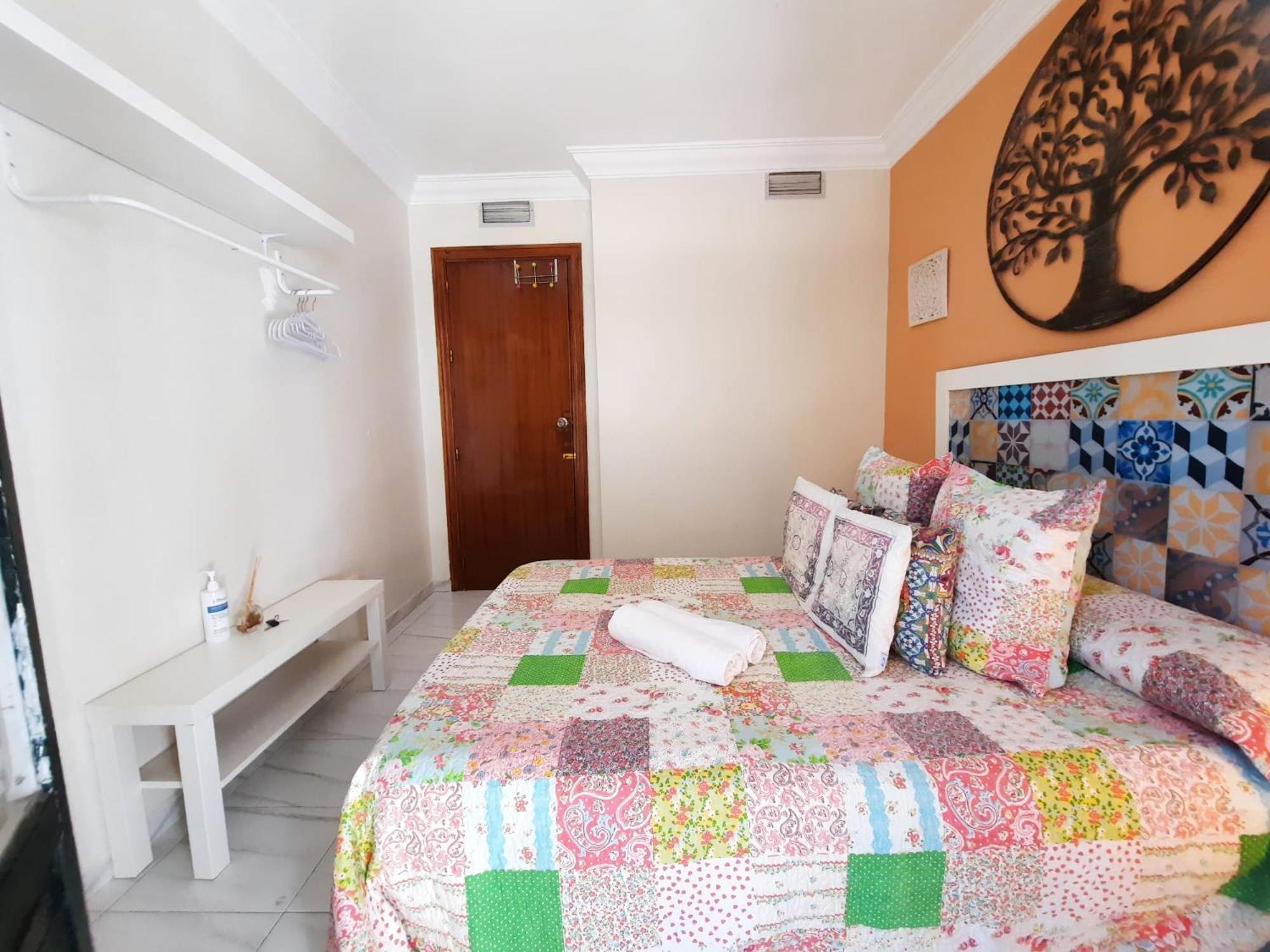 Budget And Cute With Balcony Center Apartment