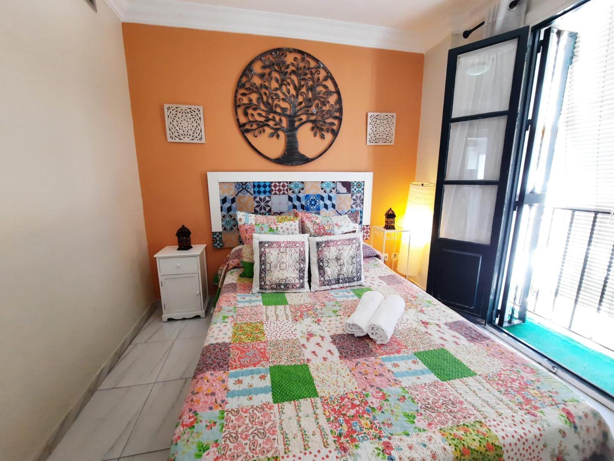 Budget And Cute With Balcony Center Apartment *