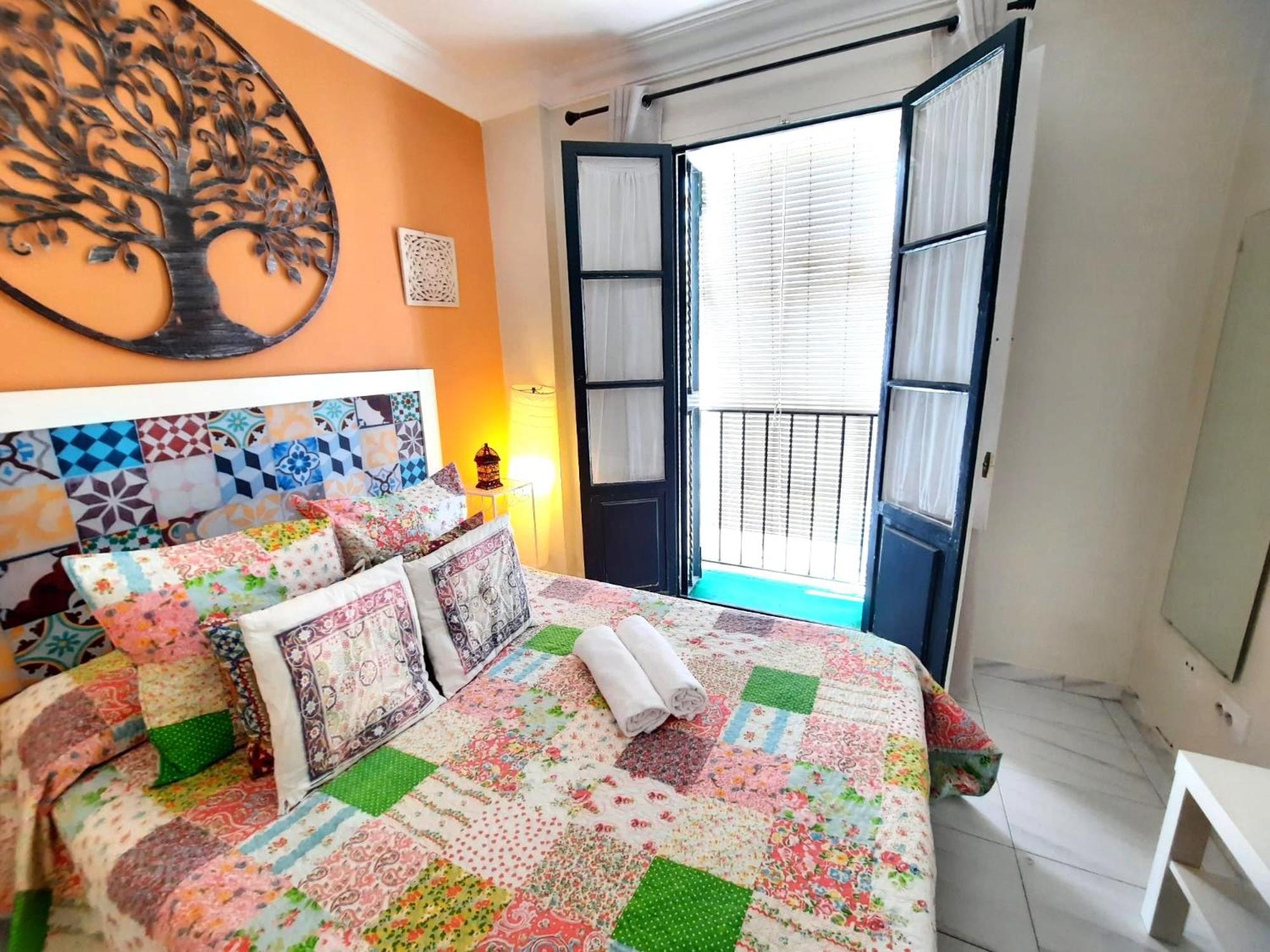 Budget And Cute With Balcony Center *