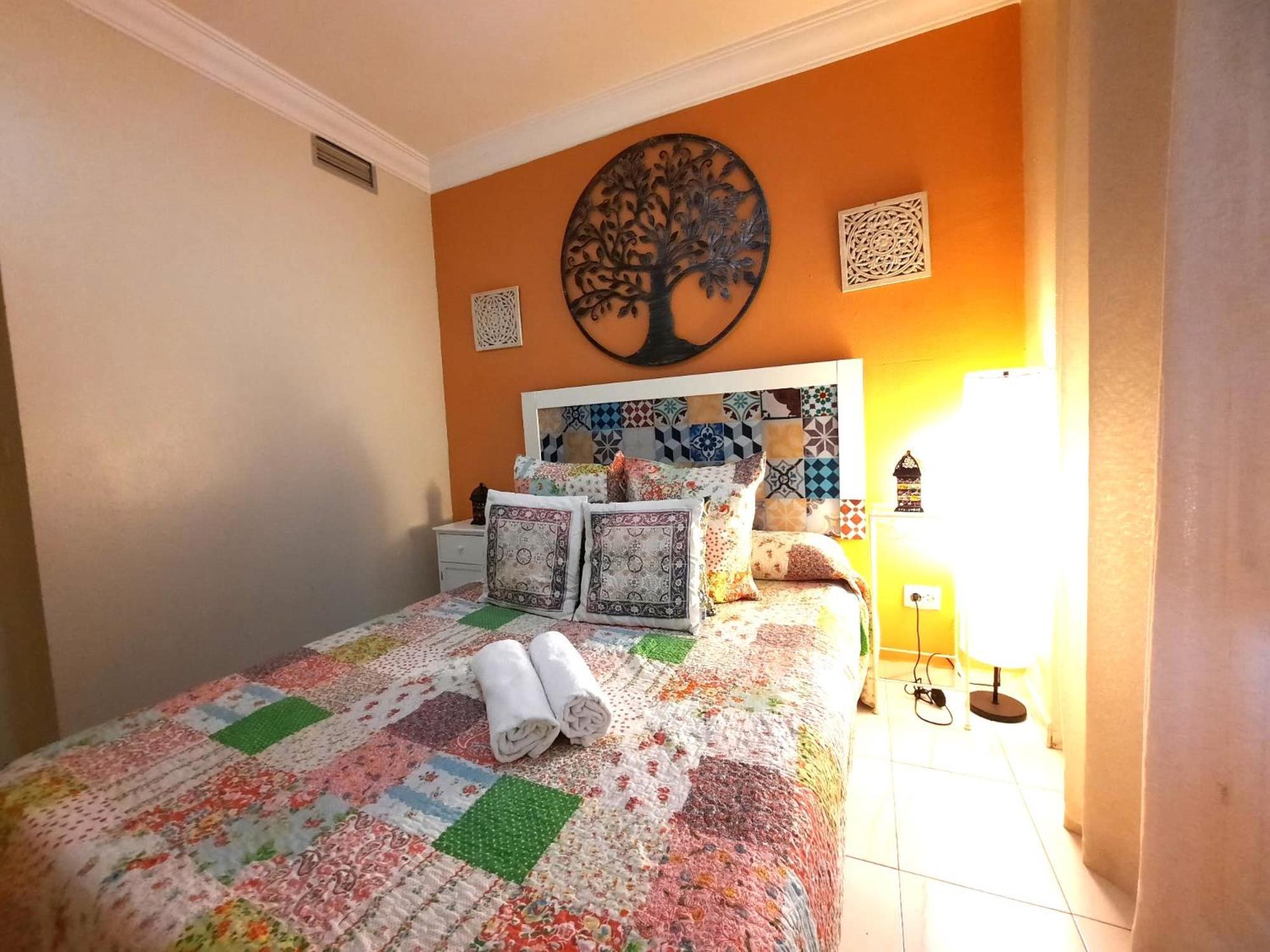 Budget And Cute With Balcony Center Apartment Seville