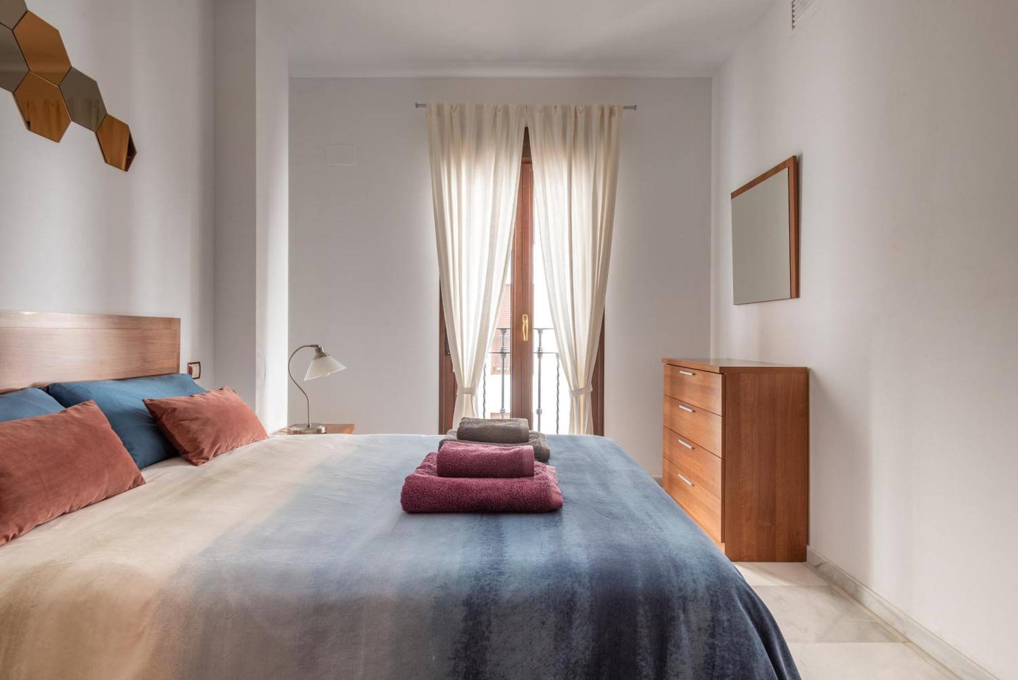First Floor Close Macarena Church Apartamento