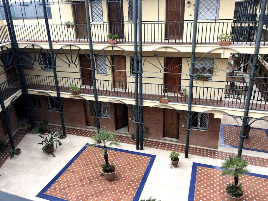 En Patio Sevillano Alameda-isla Magica Sevilla