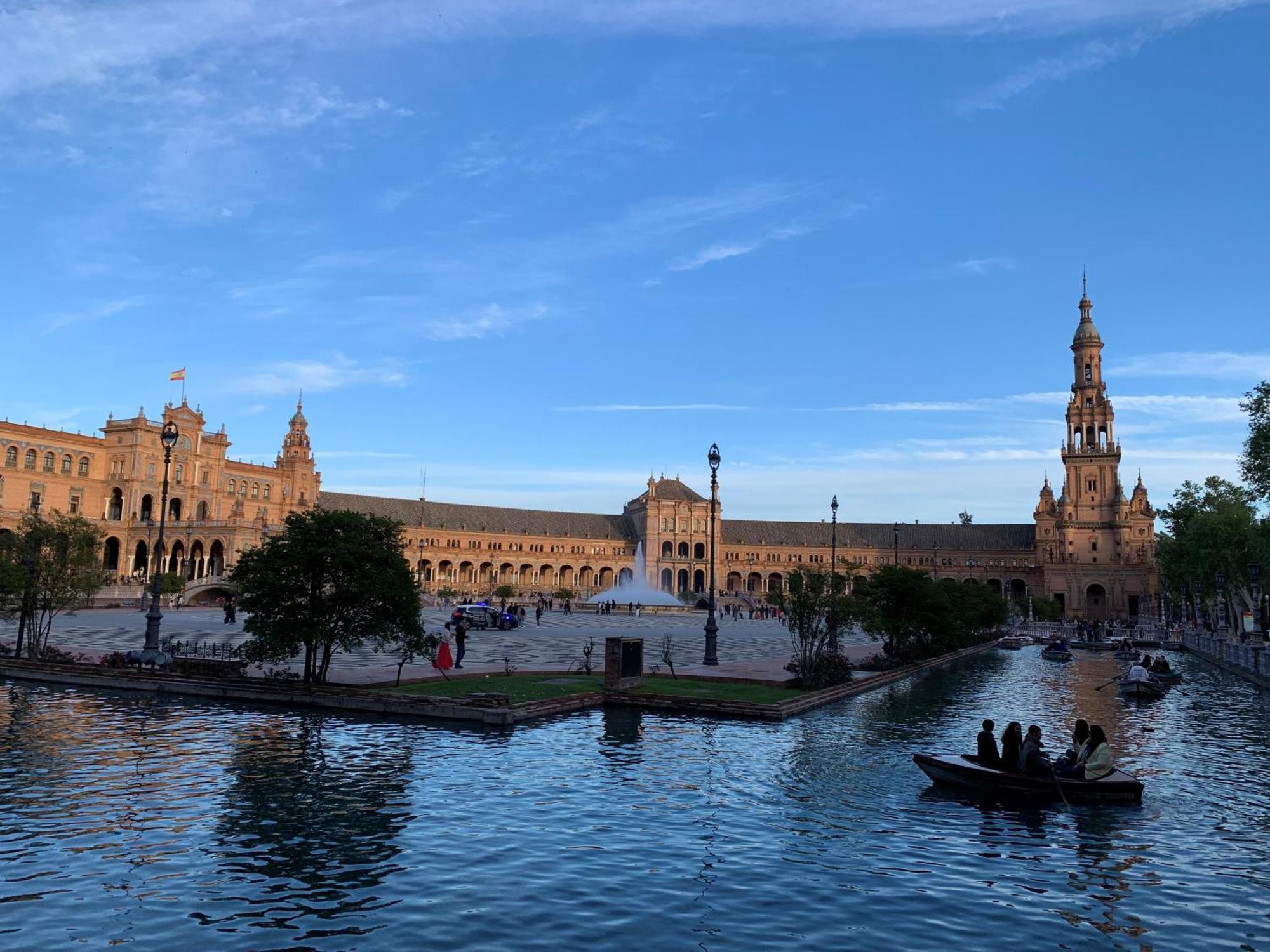 Bonito, Tranquilo Y Fresco En Nervion Sevilla