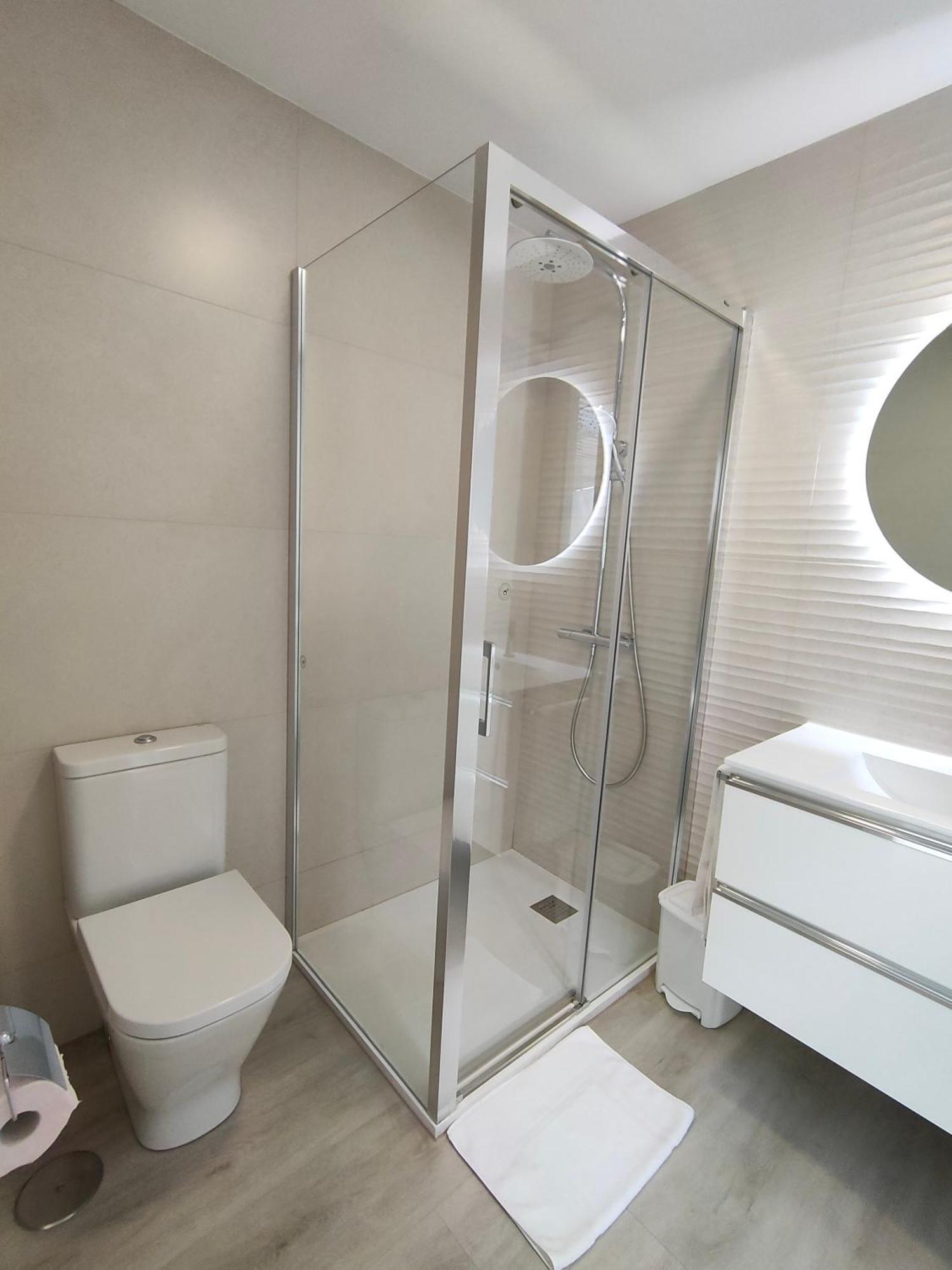 Apartamento Casa Mallen, Con Amplia Terraza, En El Barrio De Nervion *