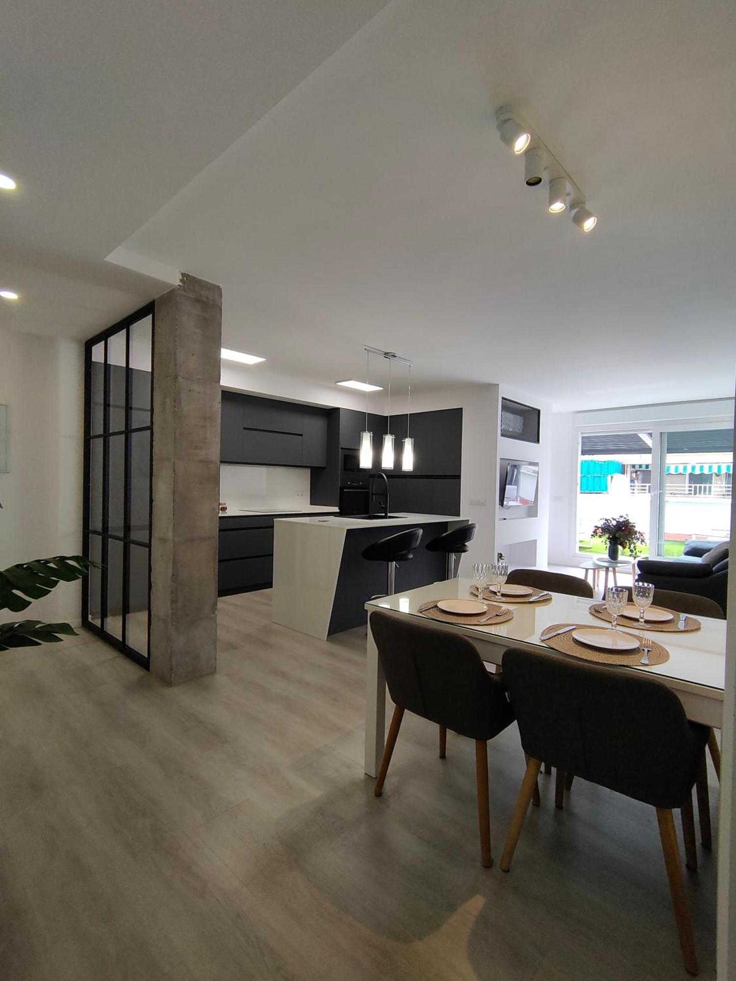 Casa Mallen, Con Amplia Terraza, En El Barrio De Nervion Apartamento