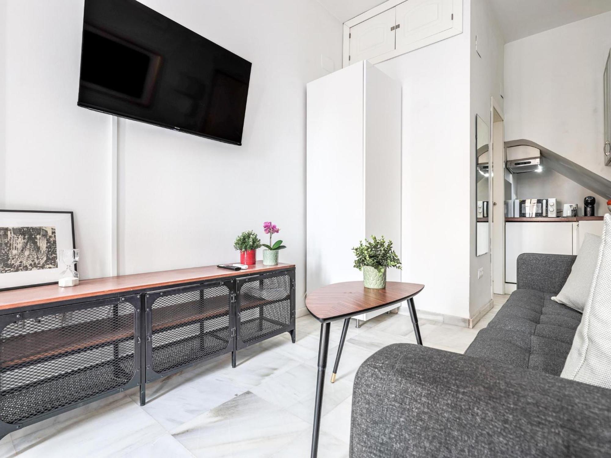 Bonito Estudio En Calle Feria Apartamento *