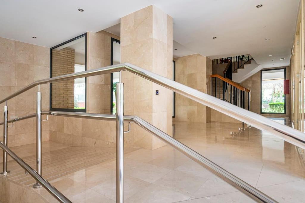 Centric And Spacious Flat With Free Car Park Apartamento *