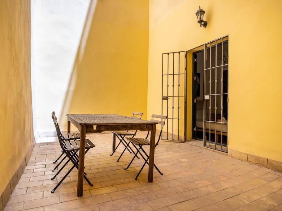 Aitana En Alvarez Quintero Apartamento Sevilla