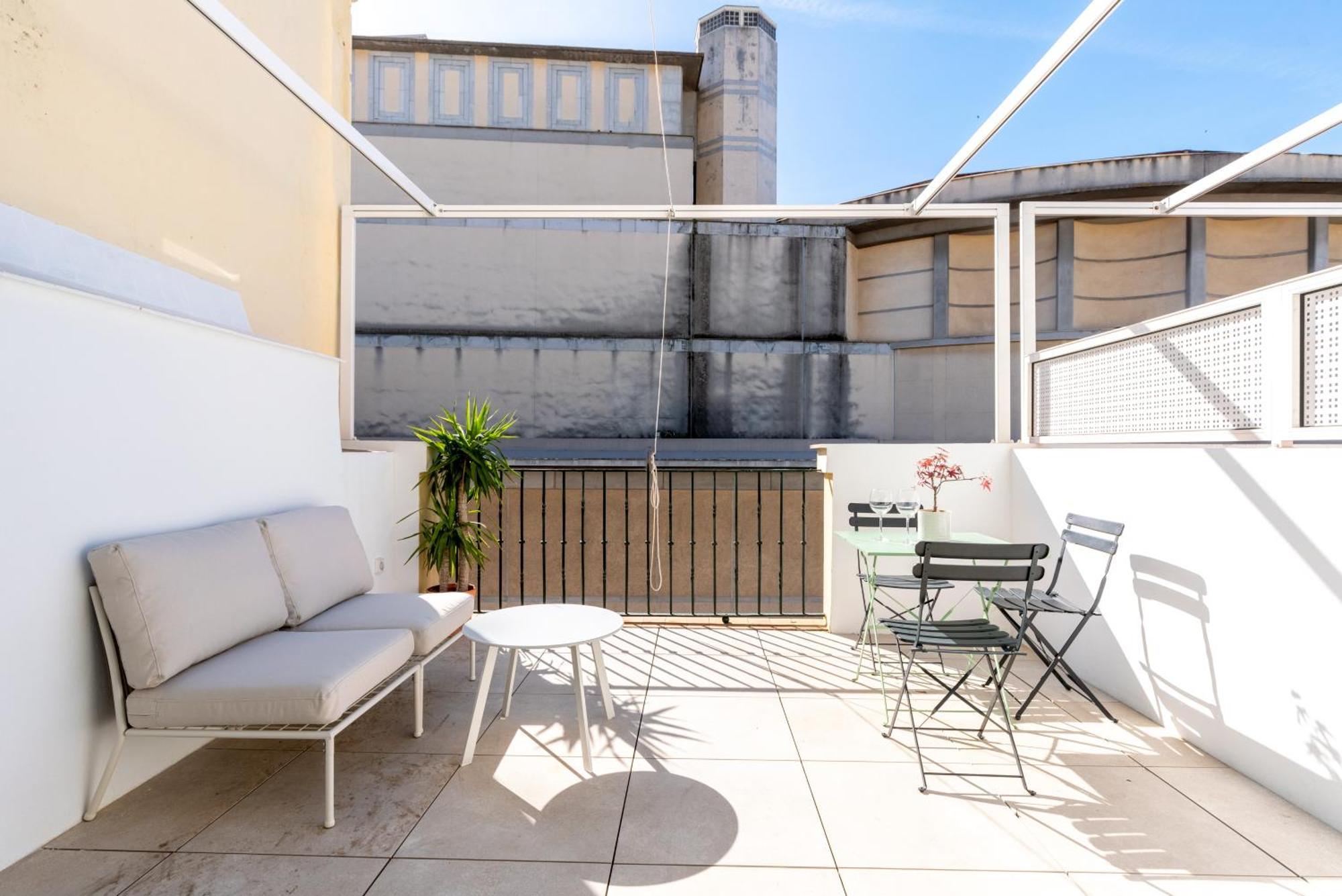 Duplex Con Terraza Junto A La Catedral *