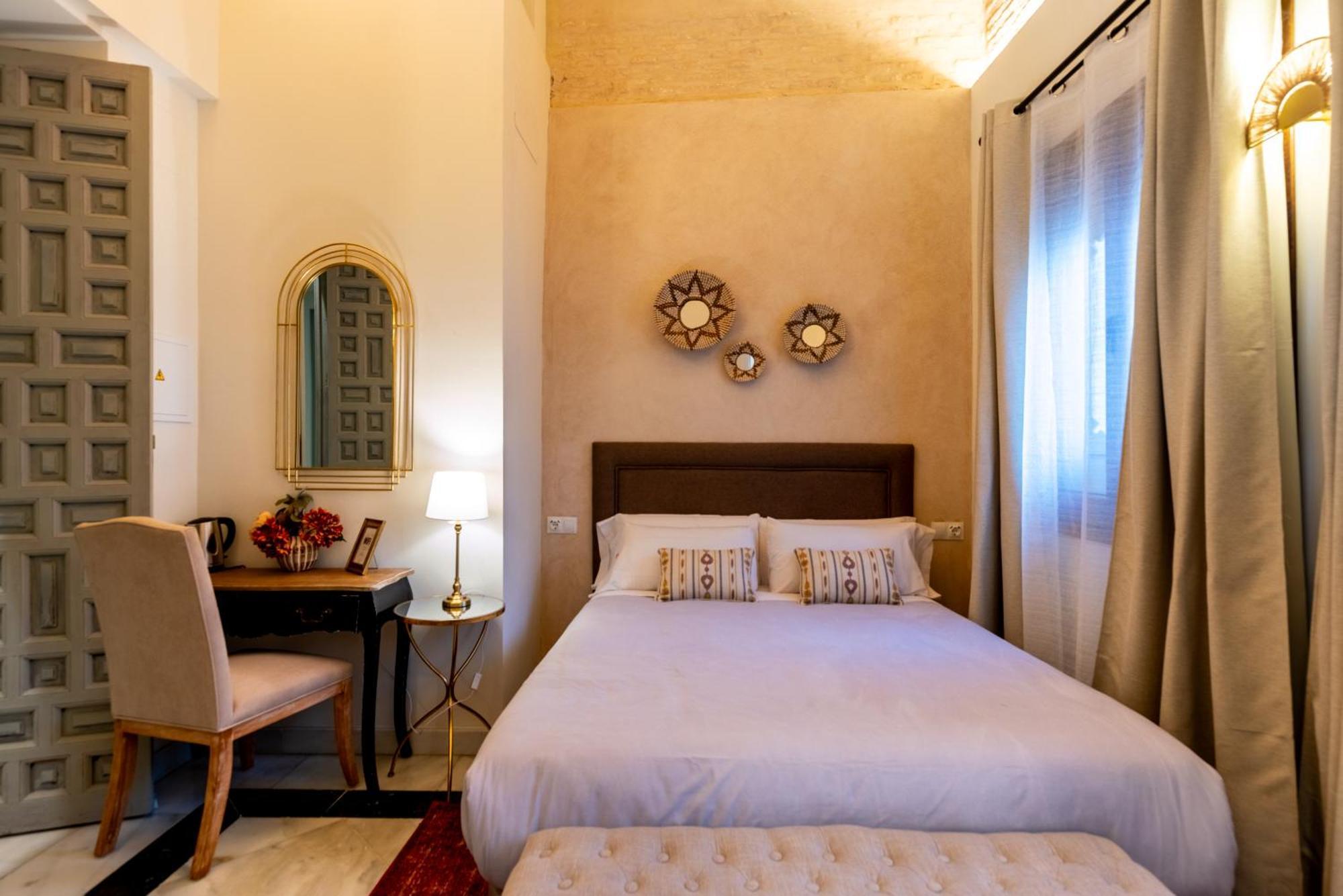 Arco De La Seda - Boutique