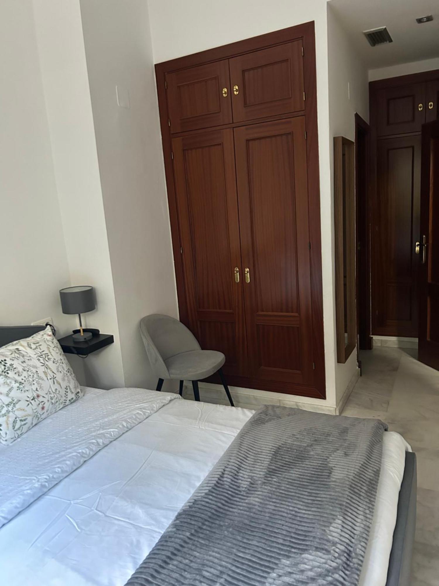 Proximo Al Centro De 2 Con Piscina. * Seville
