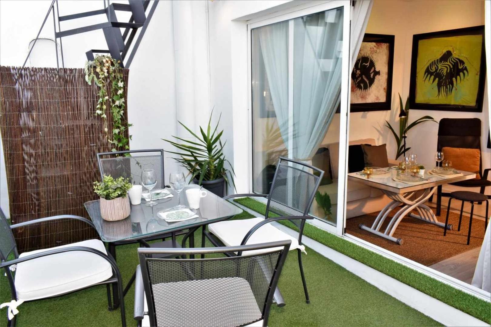 Apartamento Atico De Arte Banado En Sol