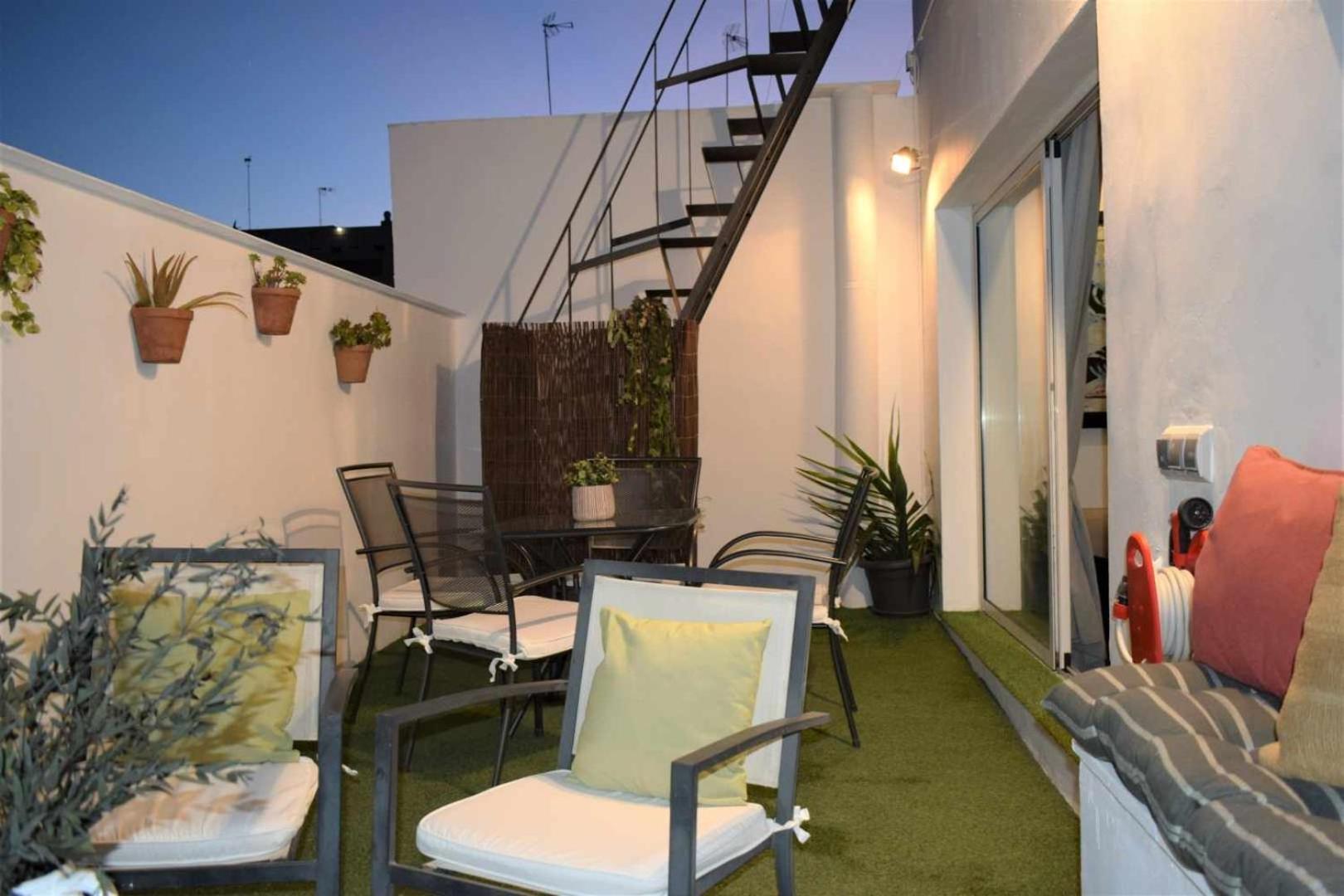 Atico De Arte Banado En Sol Sevilla