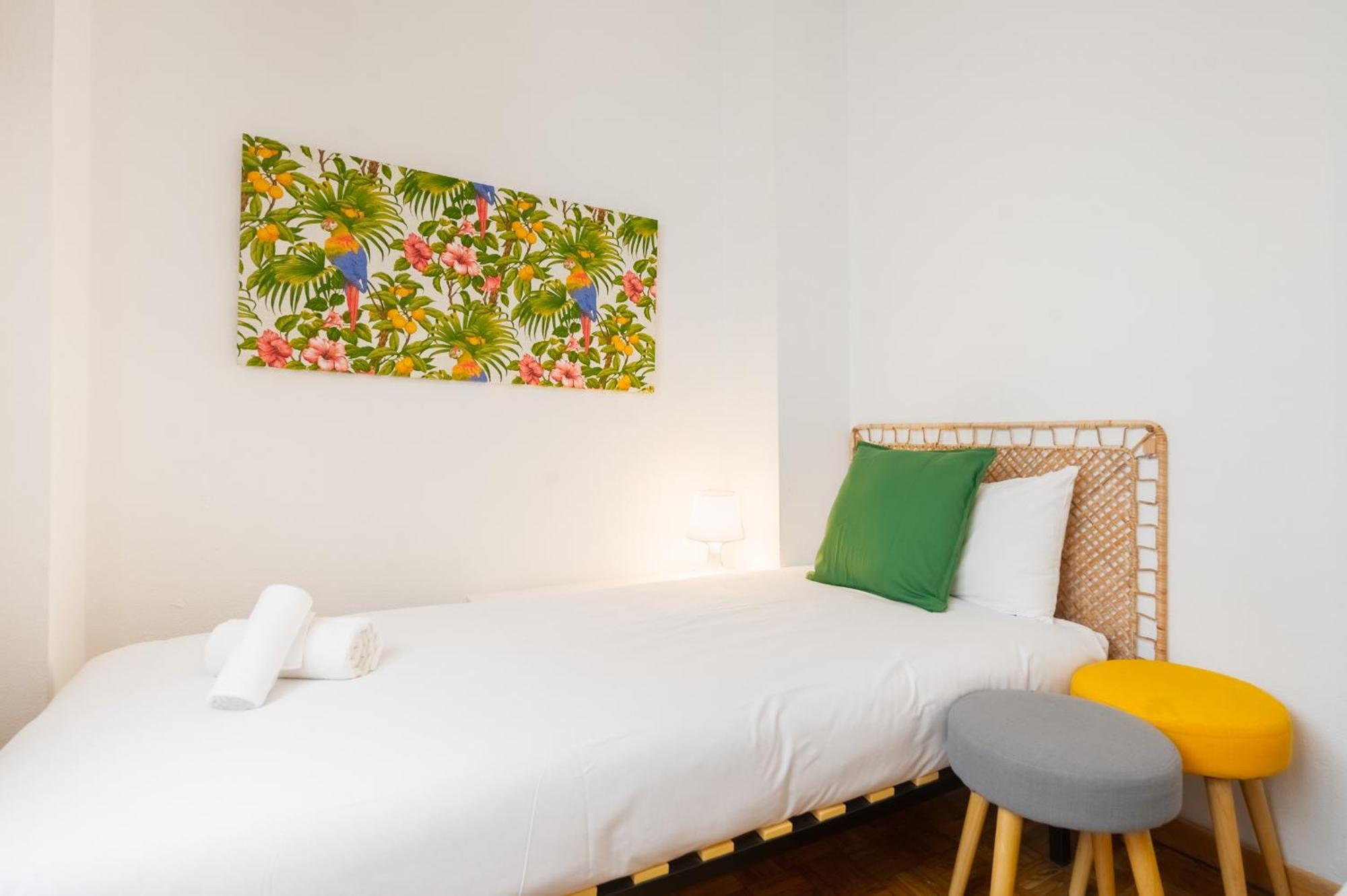 Bright Apt. Puerta Osario 3 Bedrooms 2 Bathrooms Sevilla