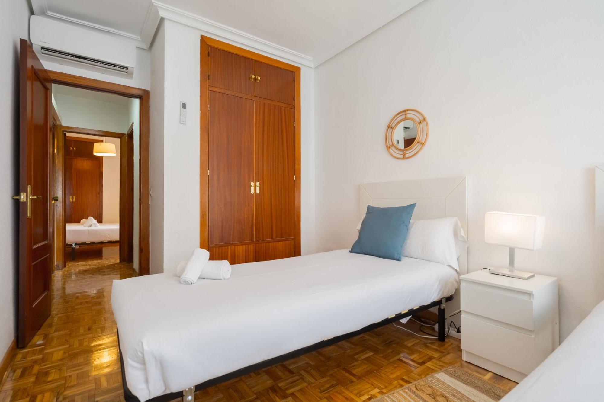 Apartamento Bright Apt. Puerta Osario 3 Bedrooms 2 Bathrooms Sevilla