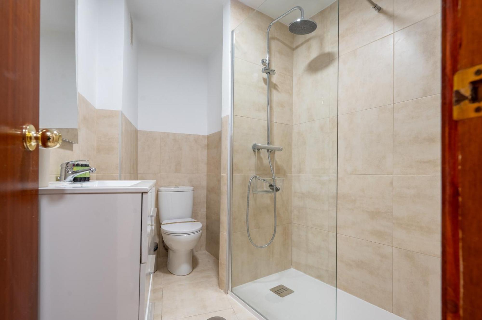 Bright Apt. Puerta Osario 3 Bedrooms 2 Bathrooms * Sevilla